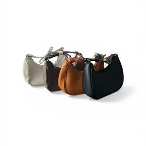 BLACK Classic Curved Leather Shoulder Bag